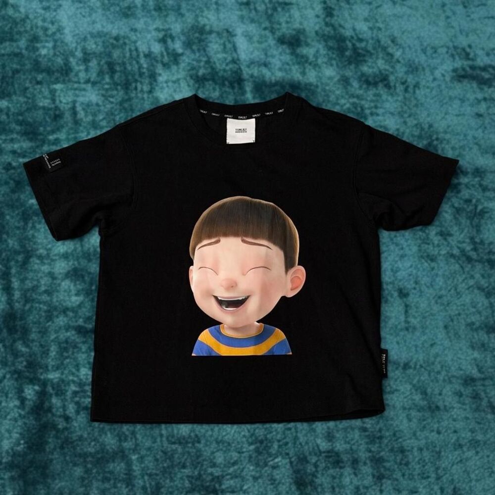 T-SMLXLT Black Graphic Tee Smiling Boy Character Streetwear T-Shirt Youth S/M